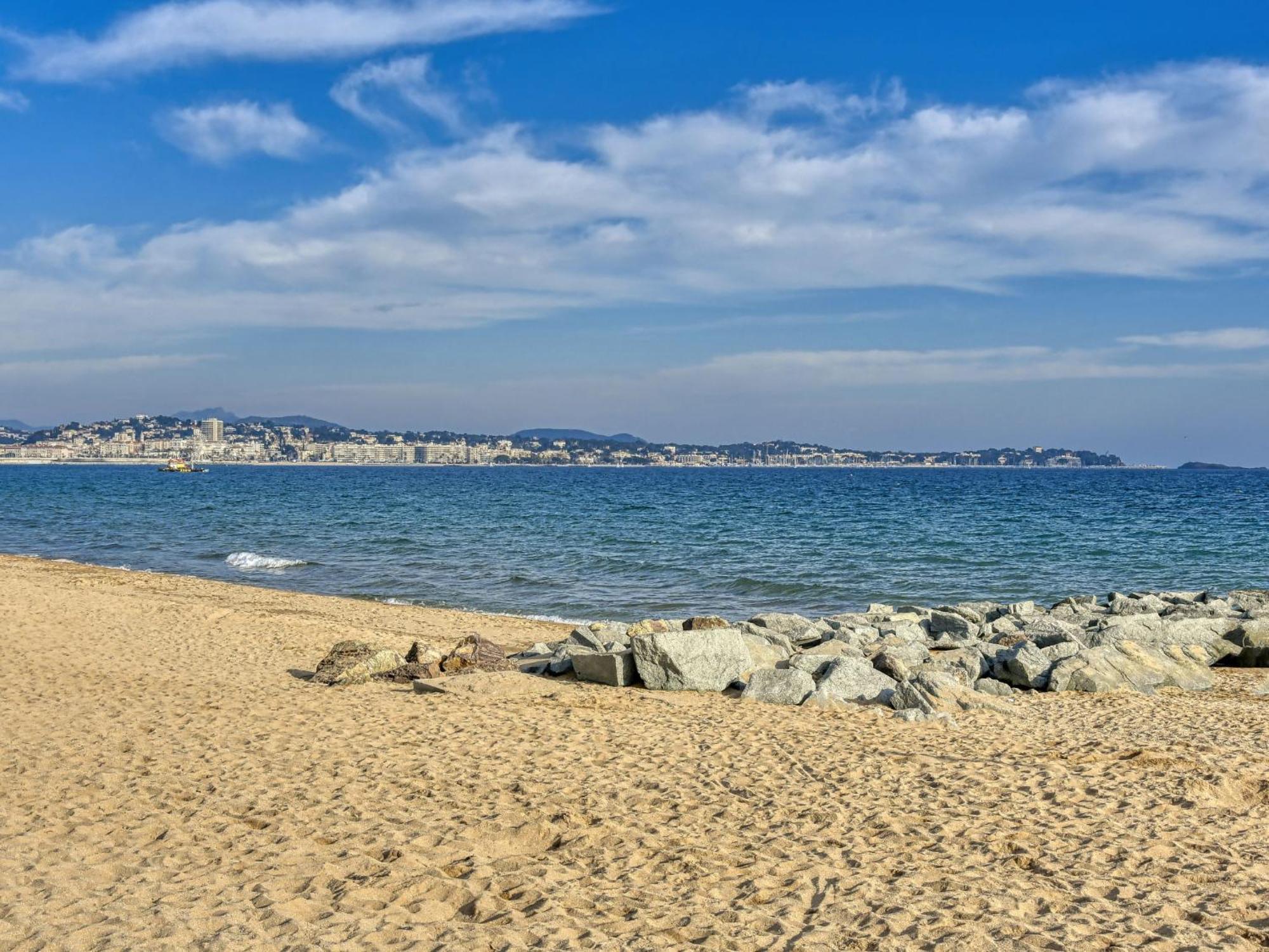 L'aetius By Interhome Apartment Frejus